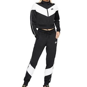 Nike heritage Nike track suit L/XL new